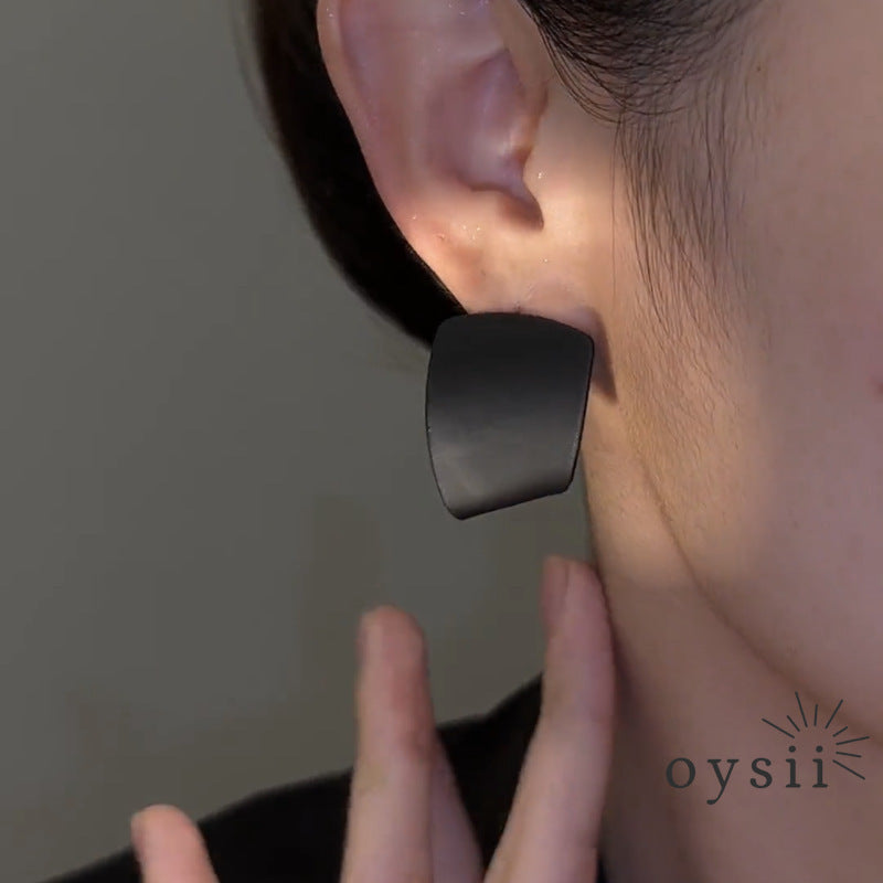 Obsidian Edge – Asymmetric Black Rhombus Earrings