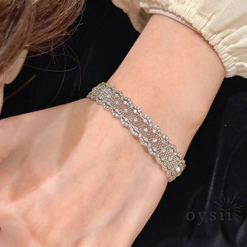 Stellar Lace – Pavé Star Bangle