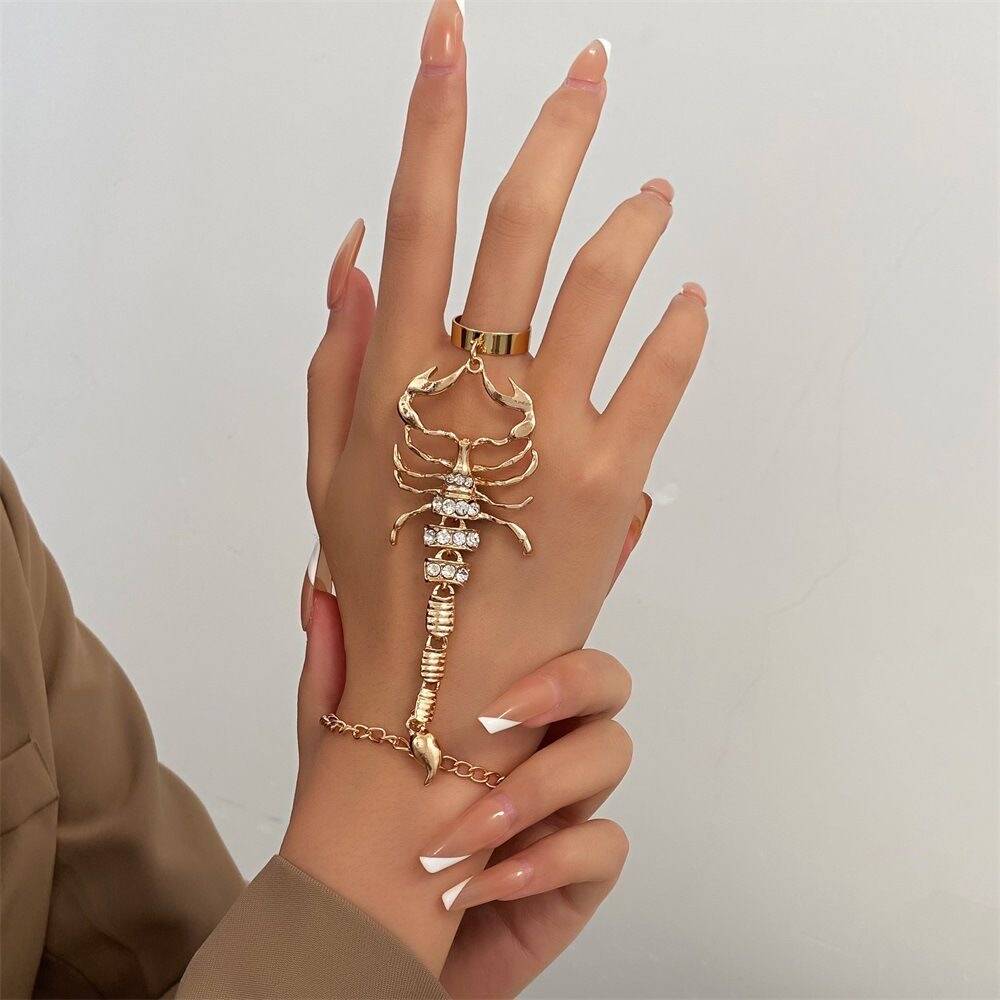 Unique 3D Linked Finger Bracelet