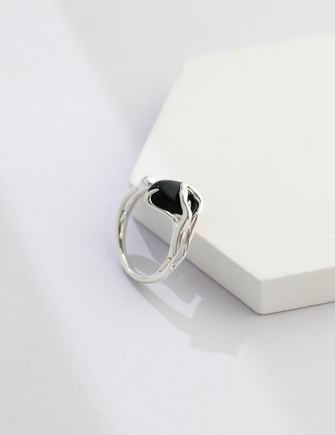 Handcrafted silver ring featuring natural black onyx and malachite gemstones, designed for emotional healing, protection, and transformation — perfect for spiritual jewelry collections, boho fashion, and meaningful gifts for men and women