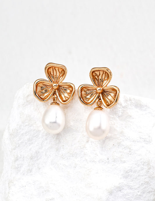 Minimalist Clover Natural Pearl Earrings in S925 Silver - Elegant Pearl Studs, Simple Clover Design, Timeless Silver Earrings, Handmade Pearl Jewelry