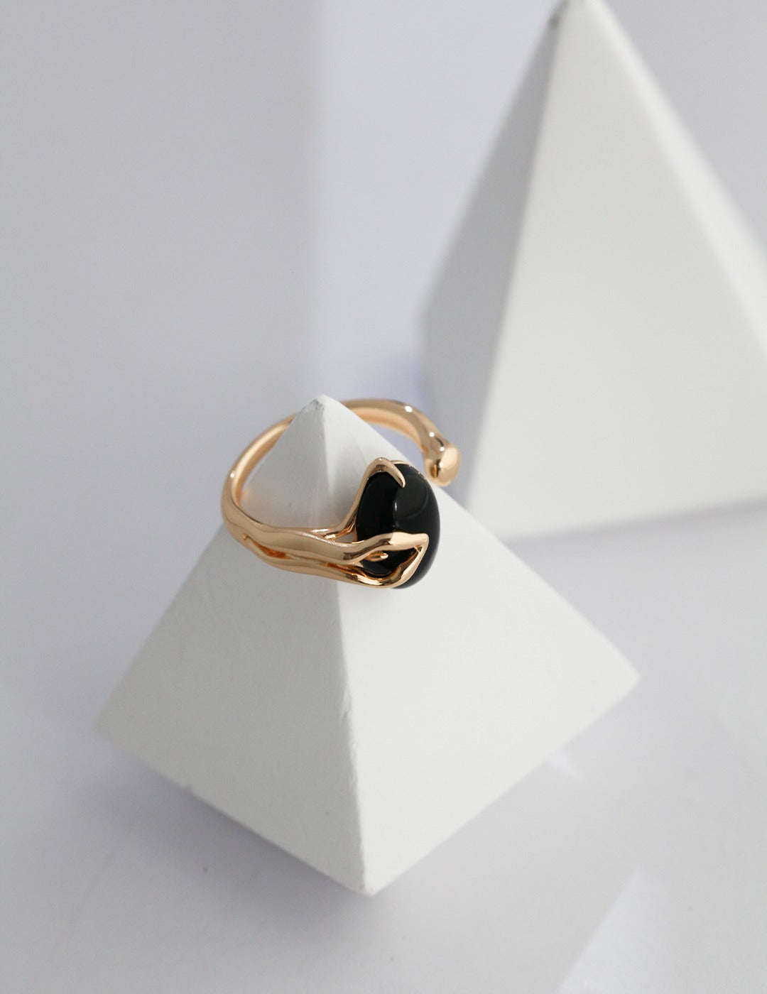 Natural gemstone ring made of sterling silver, featuring black onyx and malachite for grounding, protection, and emotional balance — ideal for boho spiritual jewelry, metaphysical accessories, and unique handmade rings for men and women