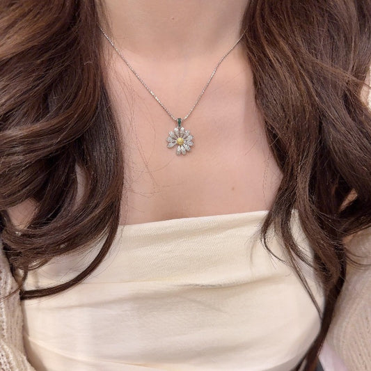 Pavé Daisy Necklace