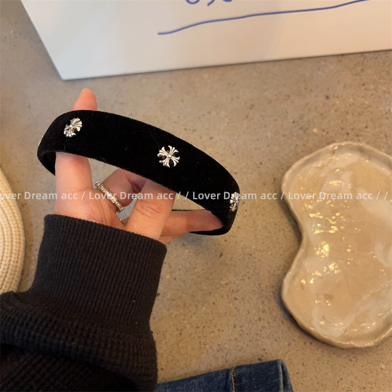 Vintage Black Cross BB Clip