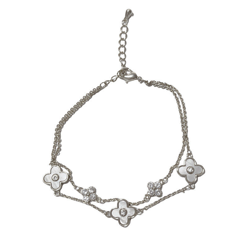 Clover Breeze — Double-Layer Shell Bracelet