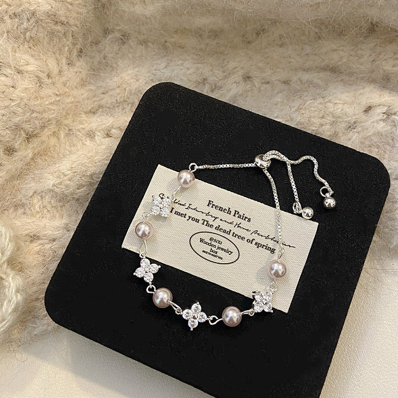 Rosette Charm – Manta Pearl & Zircon Four-Leaf Flower Bracelet