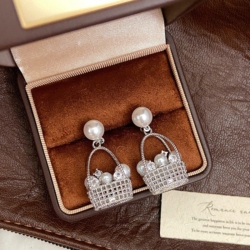 Luna Bloom – Pearl Woven Flower Earrings