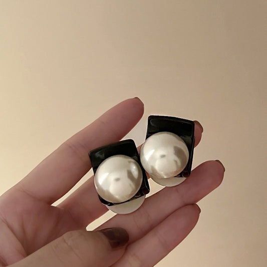 Pearl Mini Hair Claw Clip
