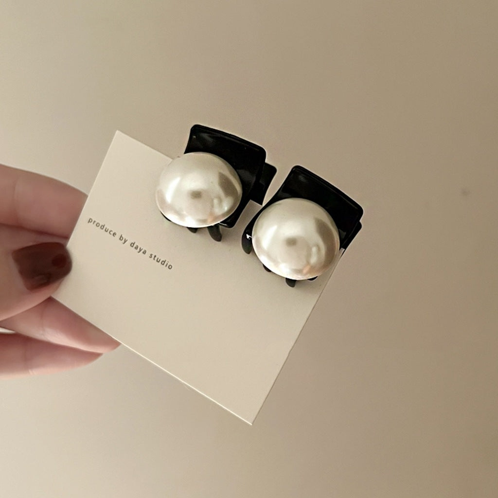 Pearl Mini Hair Claw Clip