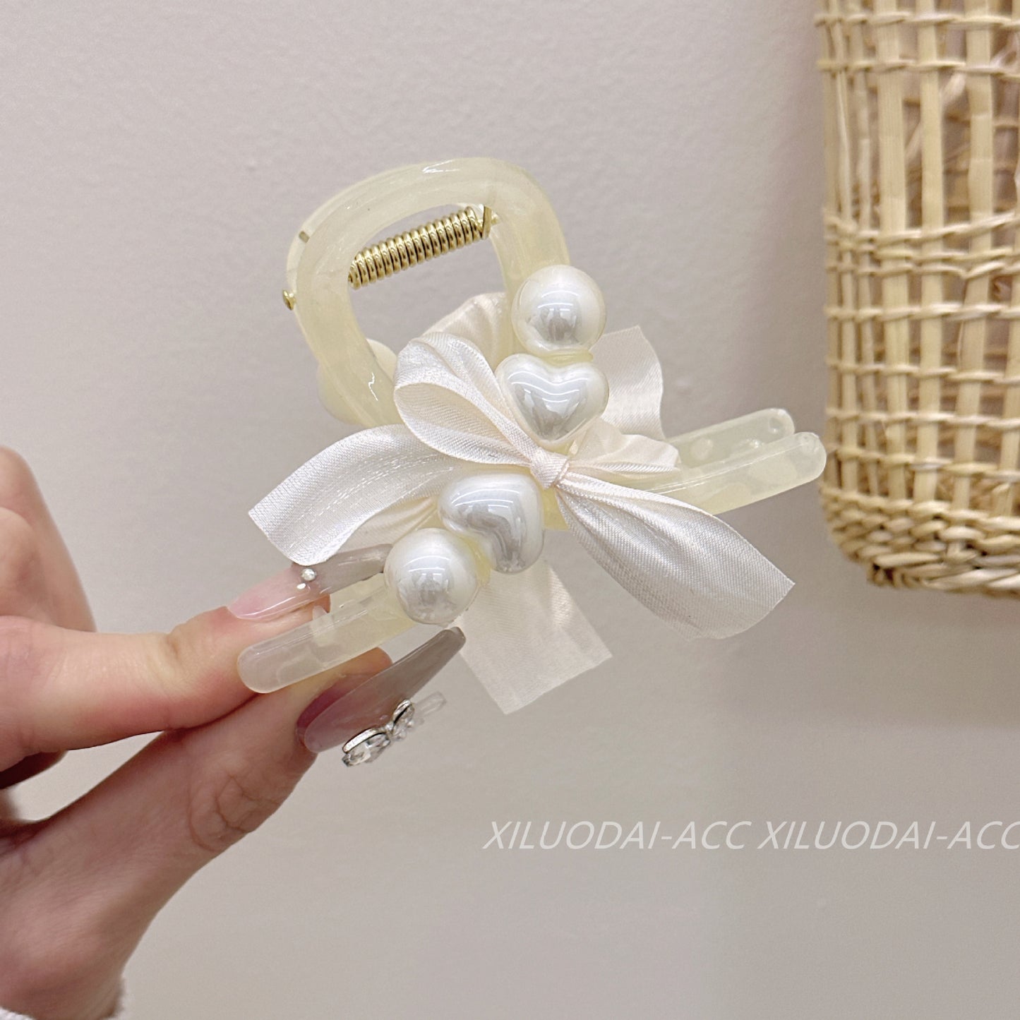 Sweet Pearl Heart Hair Clip