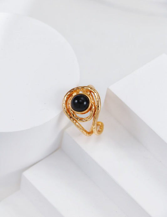 This S925 silver ring features a striking black onyx stone, offering a sleek and modern design. Perfect for those who appreciate minimalist elegance, this ring is versatile enough to complement both casual and formal outfits. The timeless appeal of black onyx combined with the high-quality silver setting makes this piece a must-have addition to any jewelry collection.