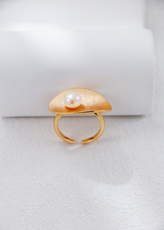 S925 silver matte pearl ring, featuring a sleek and minimalist design. Perfect for a subtle yet elegant look, with a high-quality pearl for timeless appeal.