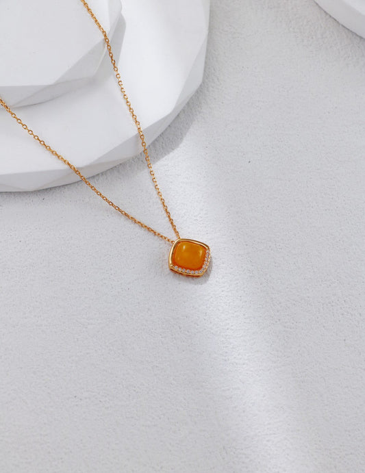 This S925 silver pendant necklace features a glowing honey amber centerpiece accented with sparkling zircon and retro gold details. Its vintage-inspired design adds a warm and refined touch to any outfit, perfect for those who appreciate classic gemstone jewelry.