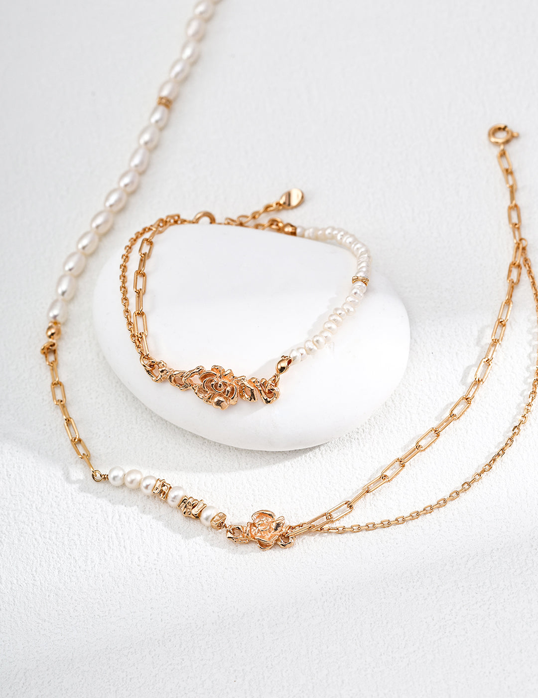 S925 silver retro natural pearl bracelet, featuring a vintage-inspired design with the natural beauty of pearls. Perfect for those looking for handcrafted silver jewelry with a timeless, retro charm.