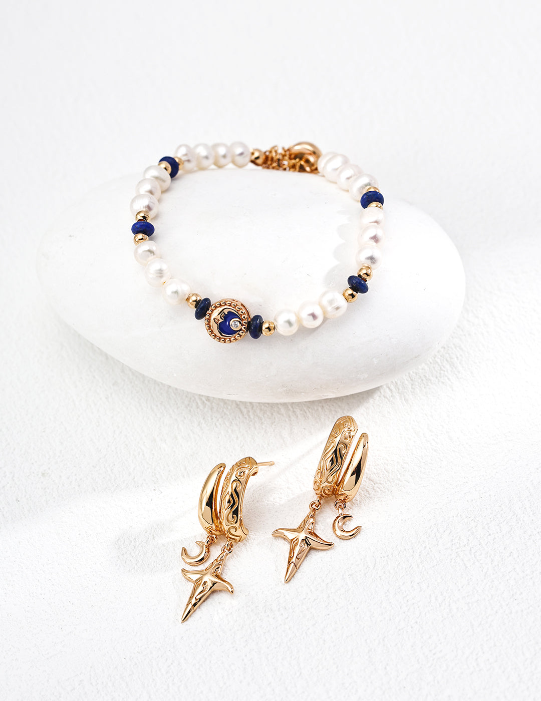 Retro S925 silver bracelet with luminous freshwater pearls and vibrant lapis lazuli stones, perfect for vintage gemstone and zodiac-themed jewelry lovers