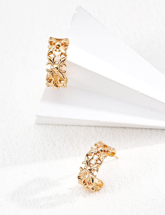 S925 silver simple vintage earrings, designed with a minimalist aesthetic and timeless appeal. Perfect for those seeking handcrafted silver jewelry that adds a subtle vintage charm to any outfit.