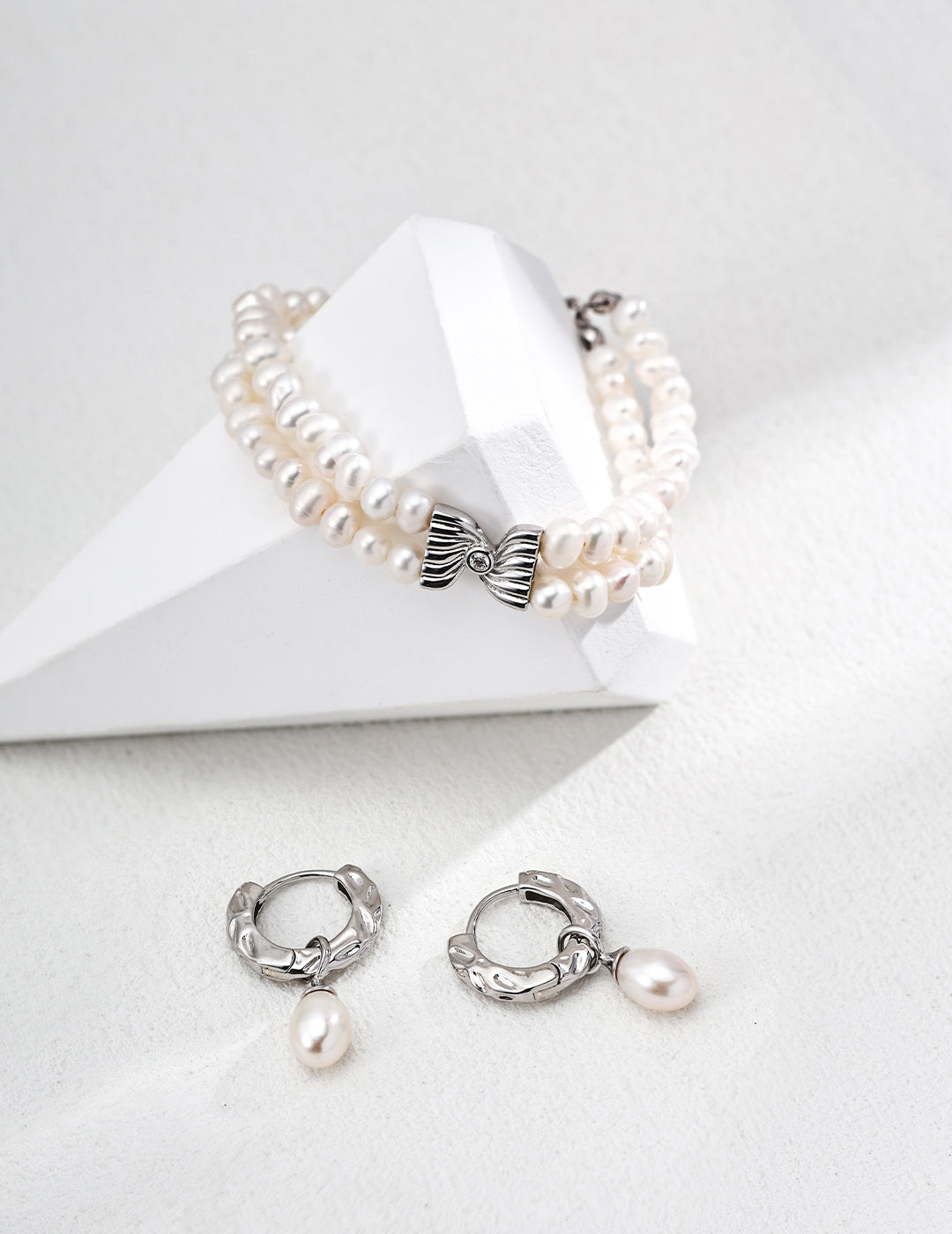 S925 Silver Stylish Natural Pearl and Zircon Bracelet - Trendy Silver Bracelet with Natural Pearls and Zircon Stones, Perfect for Stylish and Elegant Jewelry Lovers