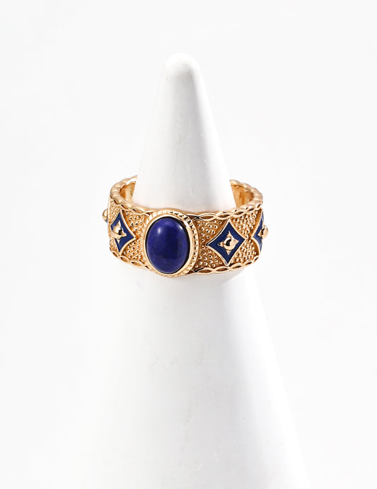 This vintage-inspired S925 silver ring features a beautiful combination of blue enamel, lapis lazuli, and mother of pearl. The vibrant blue hues of the lapis lazuli contrast beautifully with the iridescent glow of the mother of pearl, creating a timeless, sophisticated design perfect for any occasion.