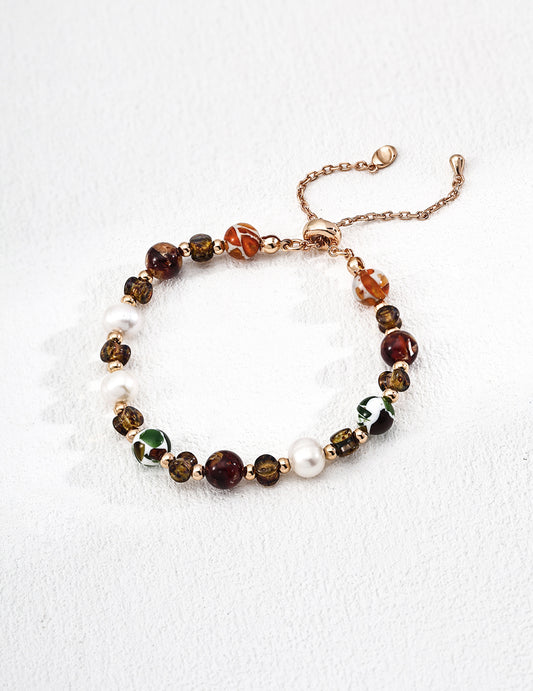 This vintage-style S925 silver bracelet features natural pearls paired with luminous iridescent shell beads, creating a soft, glowing look. The combination of classic materials and retro-inspired design makes it a perfect choice for adding timeless elegance to everyday and formal outfits.