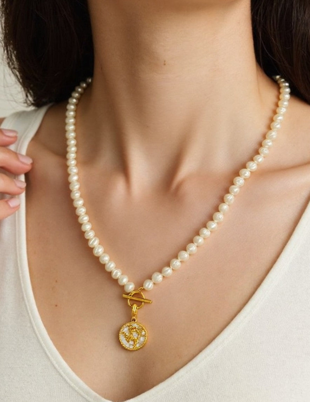 Personalized pearl necklace featuring a real freshwater pearl and a delicate zodiac constellation pendant. A perfect astrology-inspired gift for her birthday or special occasion.