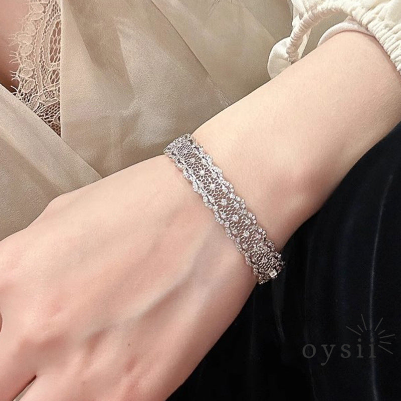 Stellar Lace – Pavé Star Bangle
