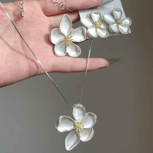 Floral Necklace Set