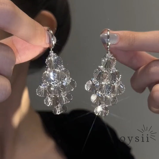 Willow Grace – Hollow Leaf Slimming Earrings