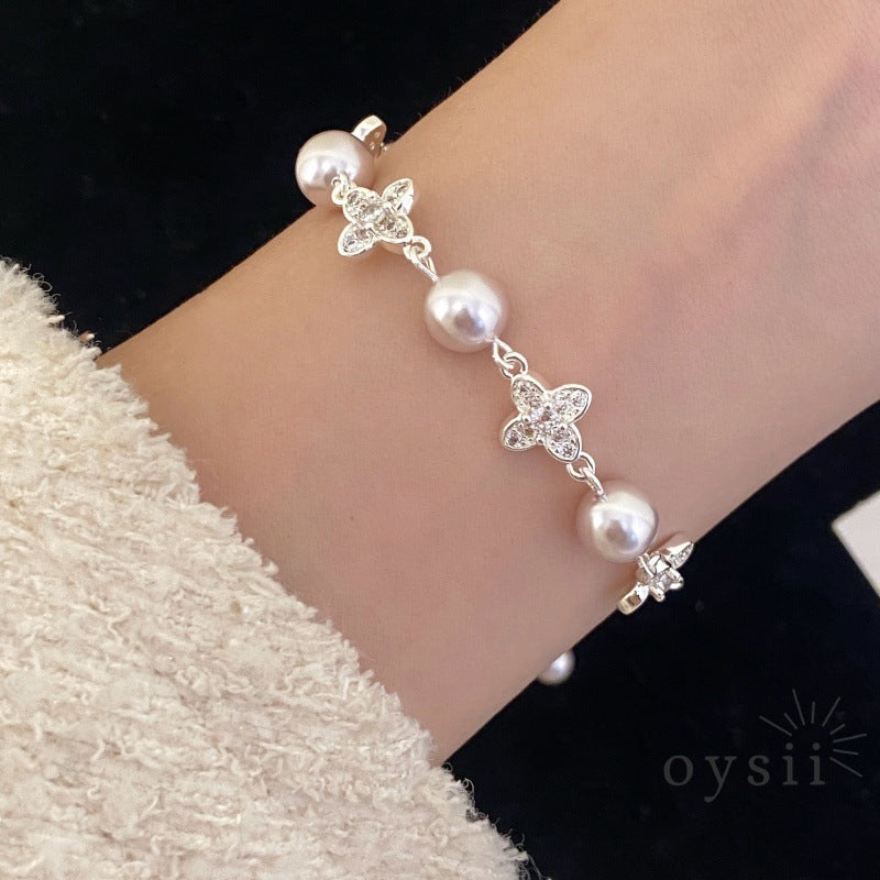 Starlight Clover – Manta Pearl & Pavé Four-Leaf Flower Bracelet