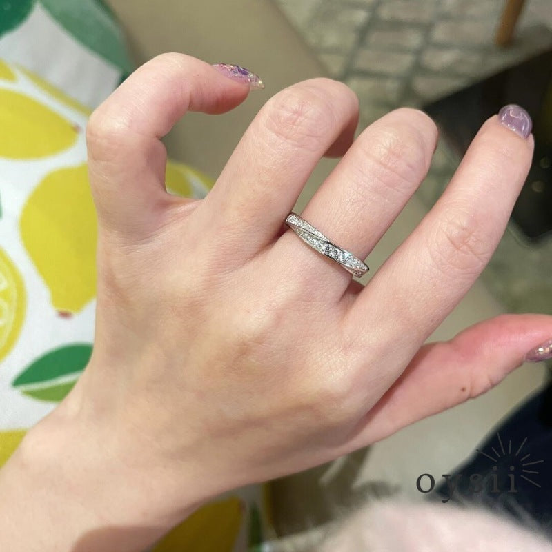 Infinity Spark – Mobius Diamond Ring