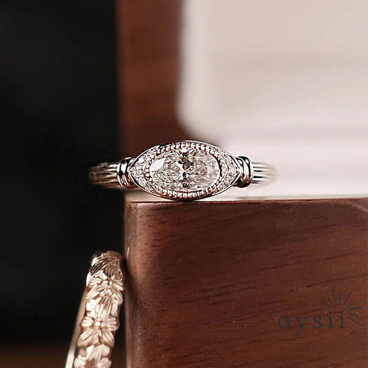 Roman Echo – Vintage Column Textured Ring