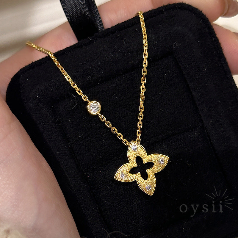 Lucky Petal – Hollow Clover Necklace