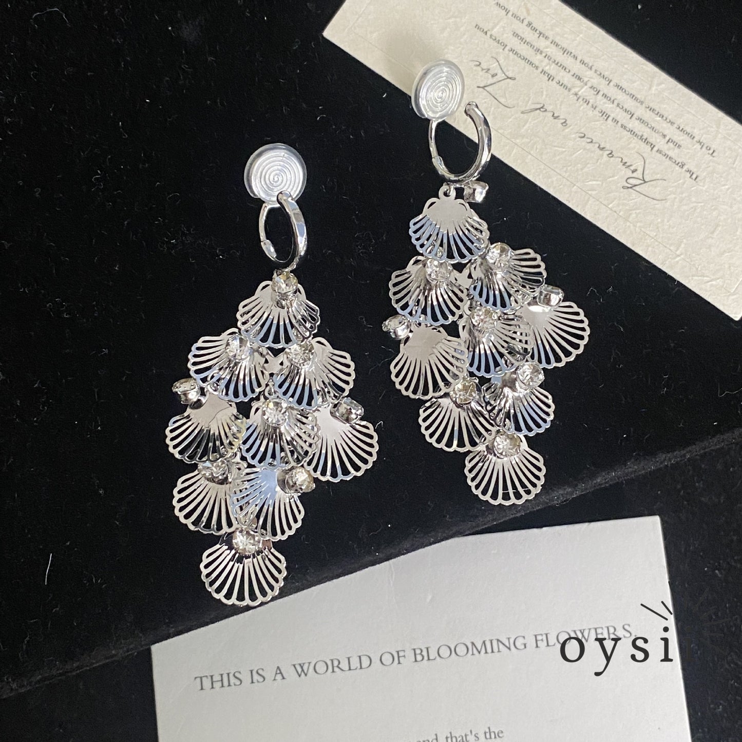 Willow Grace – Hollow Leaf Slimming Earrings