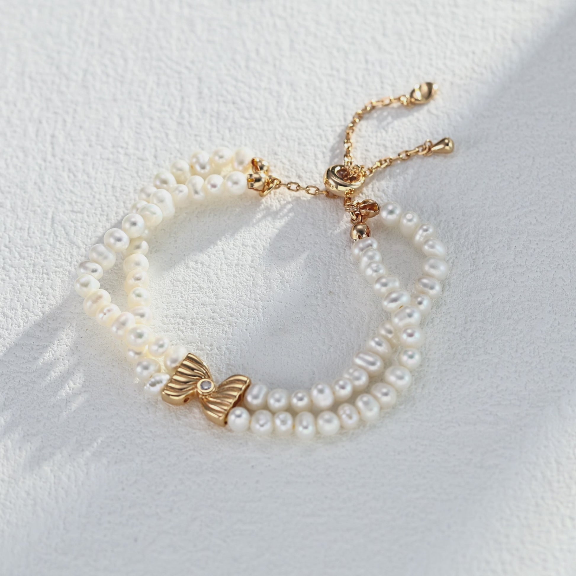 S925 Silver Artistic Design Natural Pearl and Zircon Bracelet - Unique Silver Bracelet with Natural Pearls and Sparkling Zircon Stones, Perfect for Artistic and Elegant Jewelry Styles